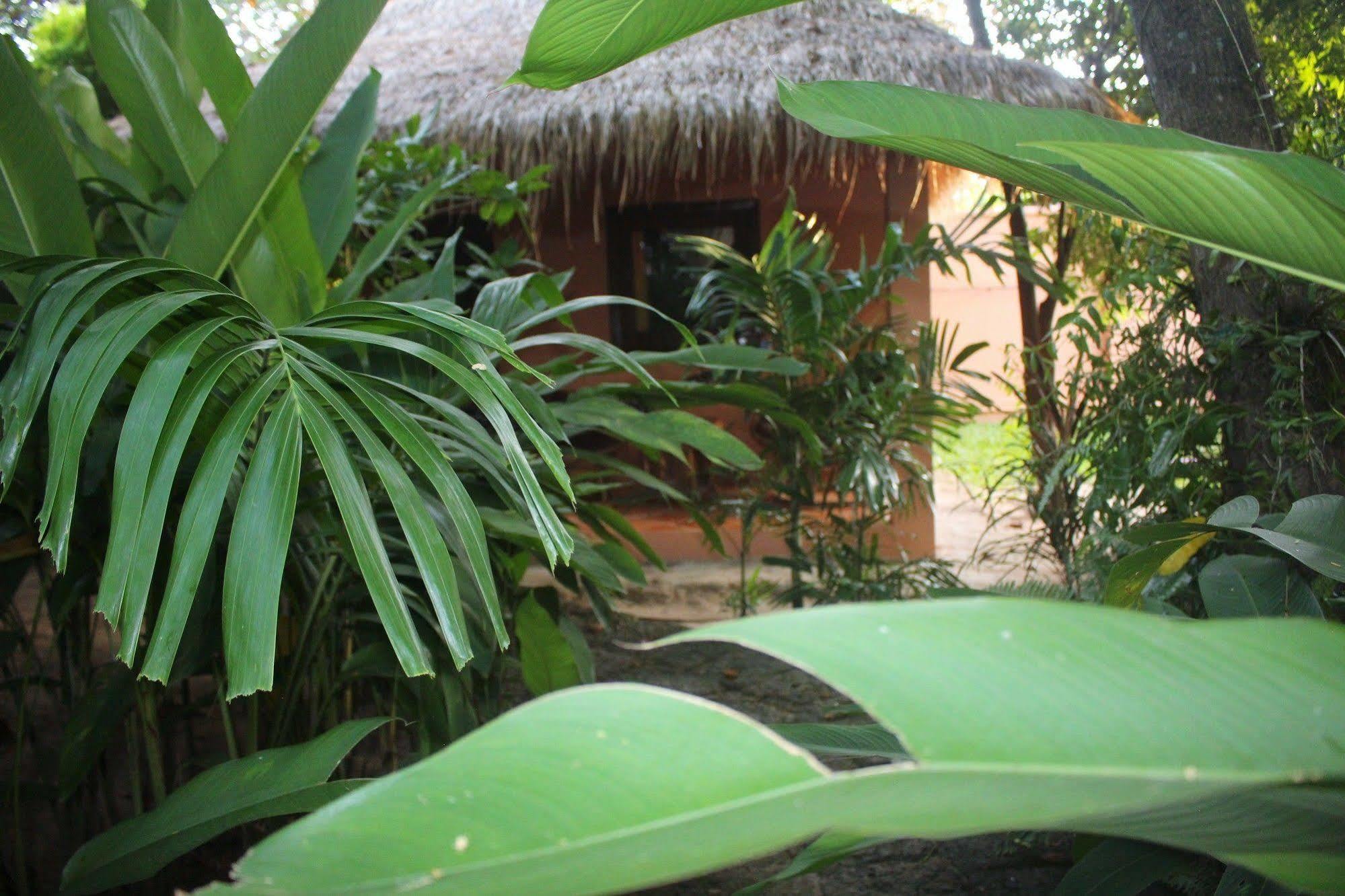 Botanica Hotel Kep Luaran gambar