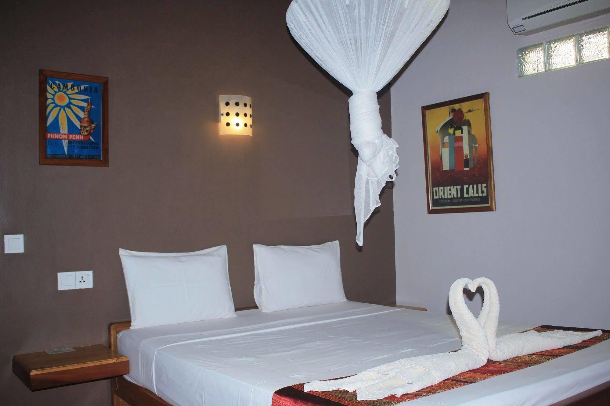 Botanica Hotel Kep Luaran gambar