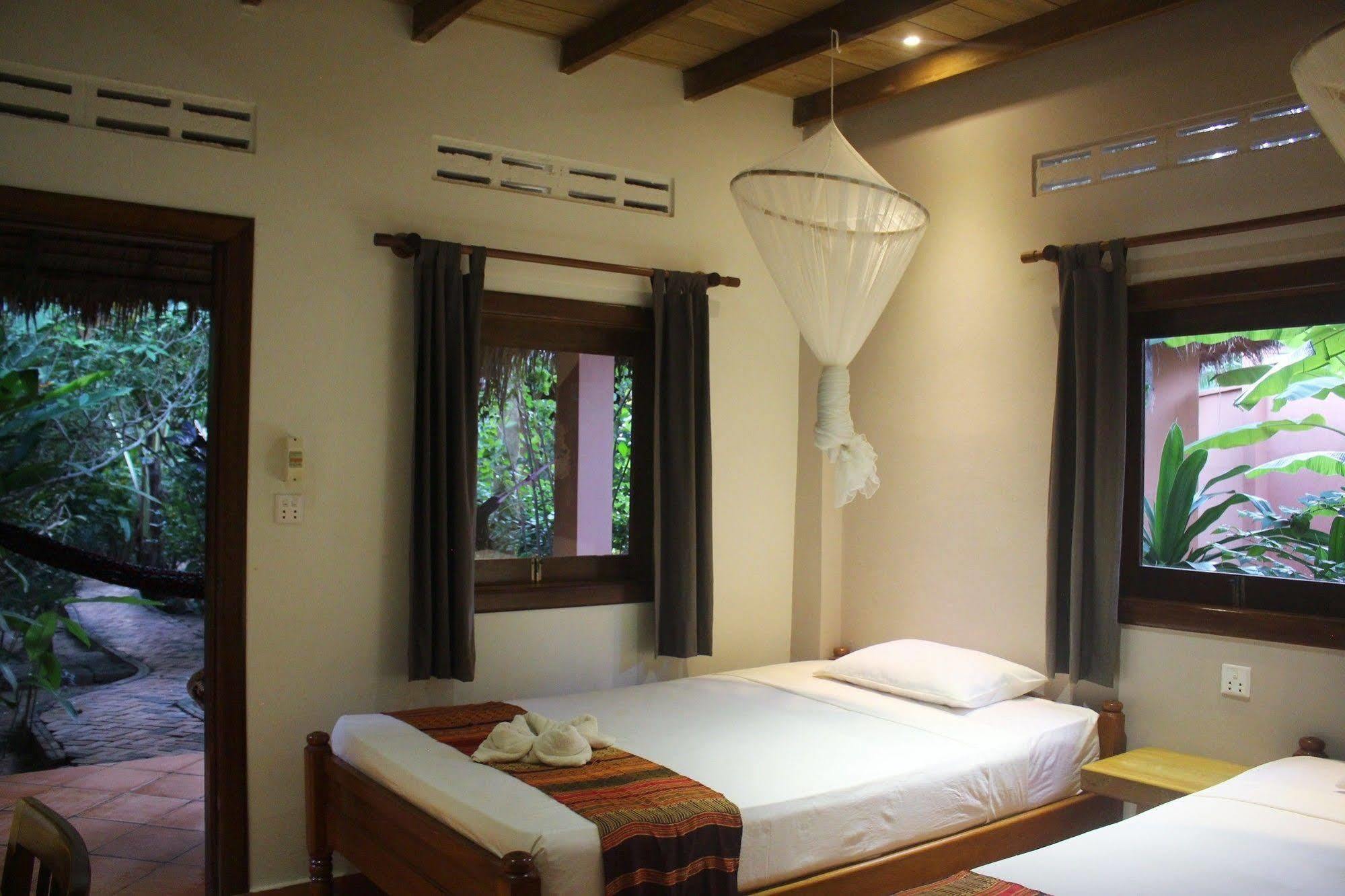 Botanica Hotel Kep Luaran gambar
