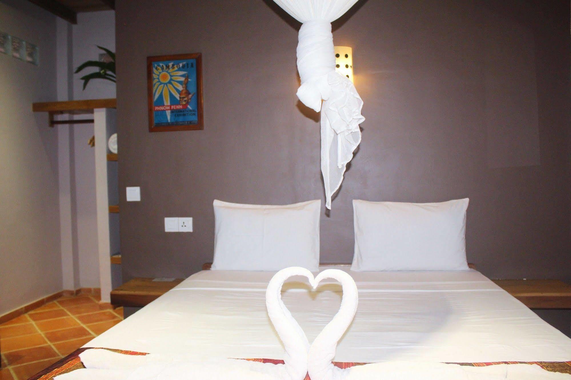 Botanica Hotel Kep Luaran gambar