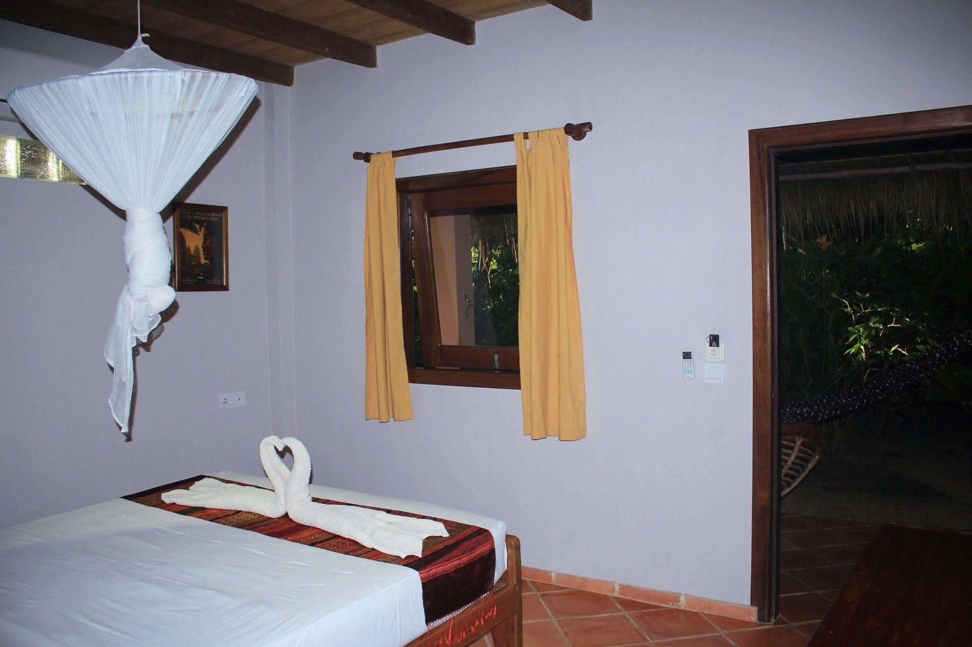Botanica Hotel Kep Luaran gambar
