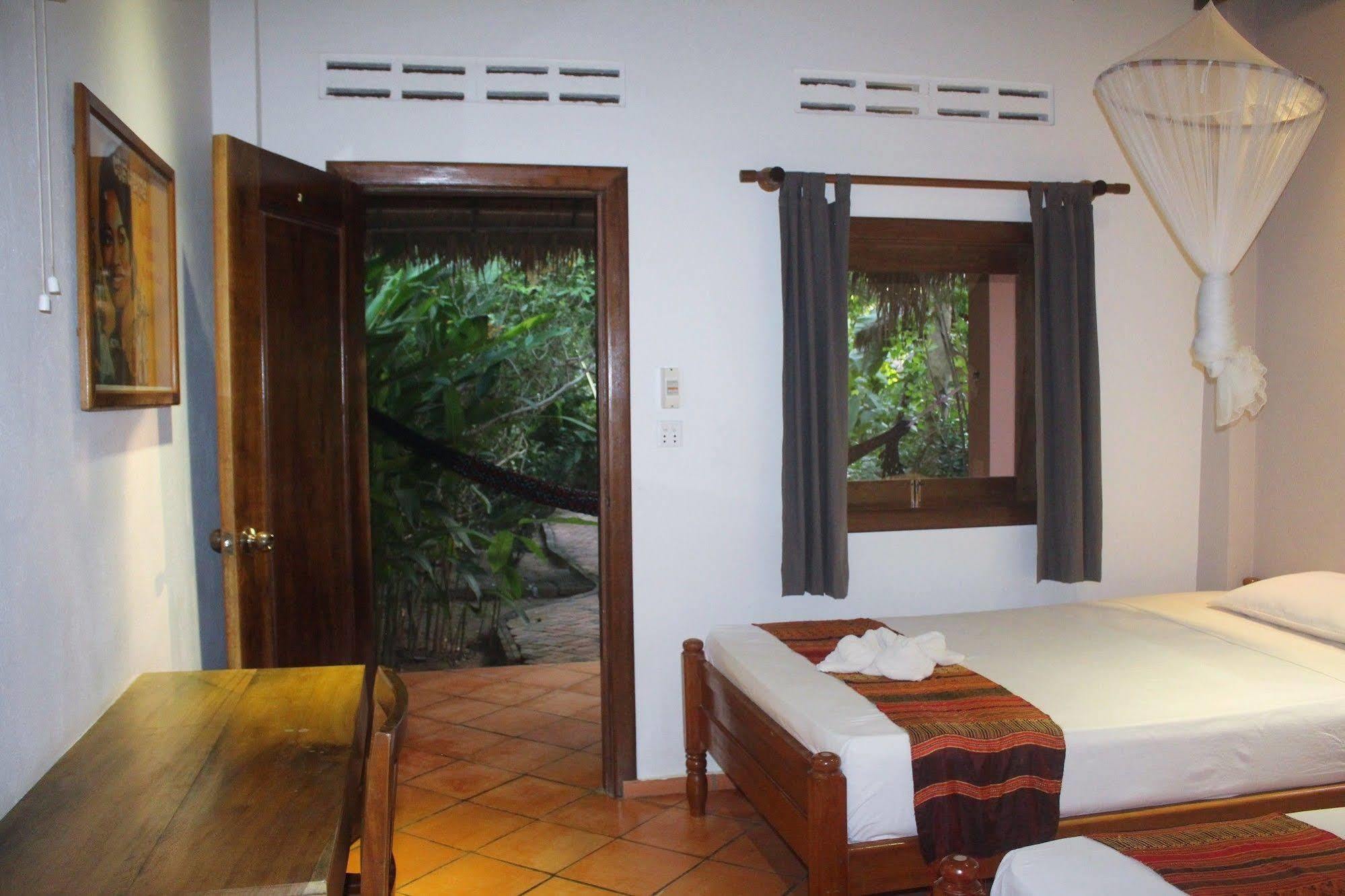 Botanica Hotel Kep Luaran gambar