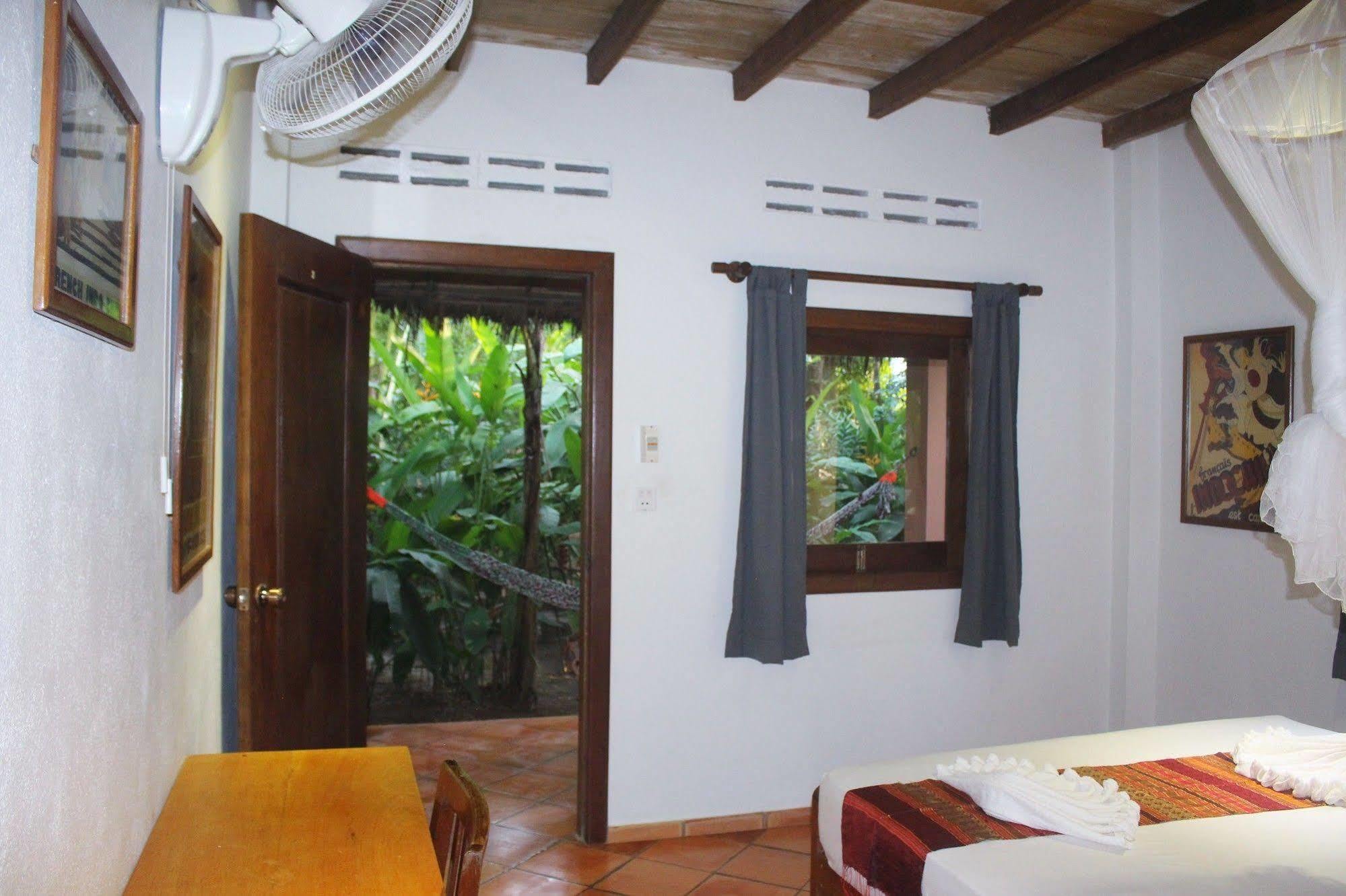 Botanica Hotel Kep Luaran gambar